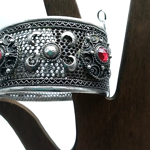 Vintage Silver Wide Filigree Hinged Bangle Bracelet with Red Glass Stones - Picture 10 of 16